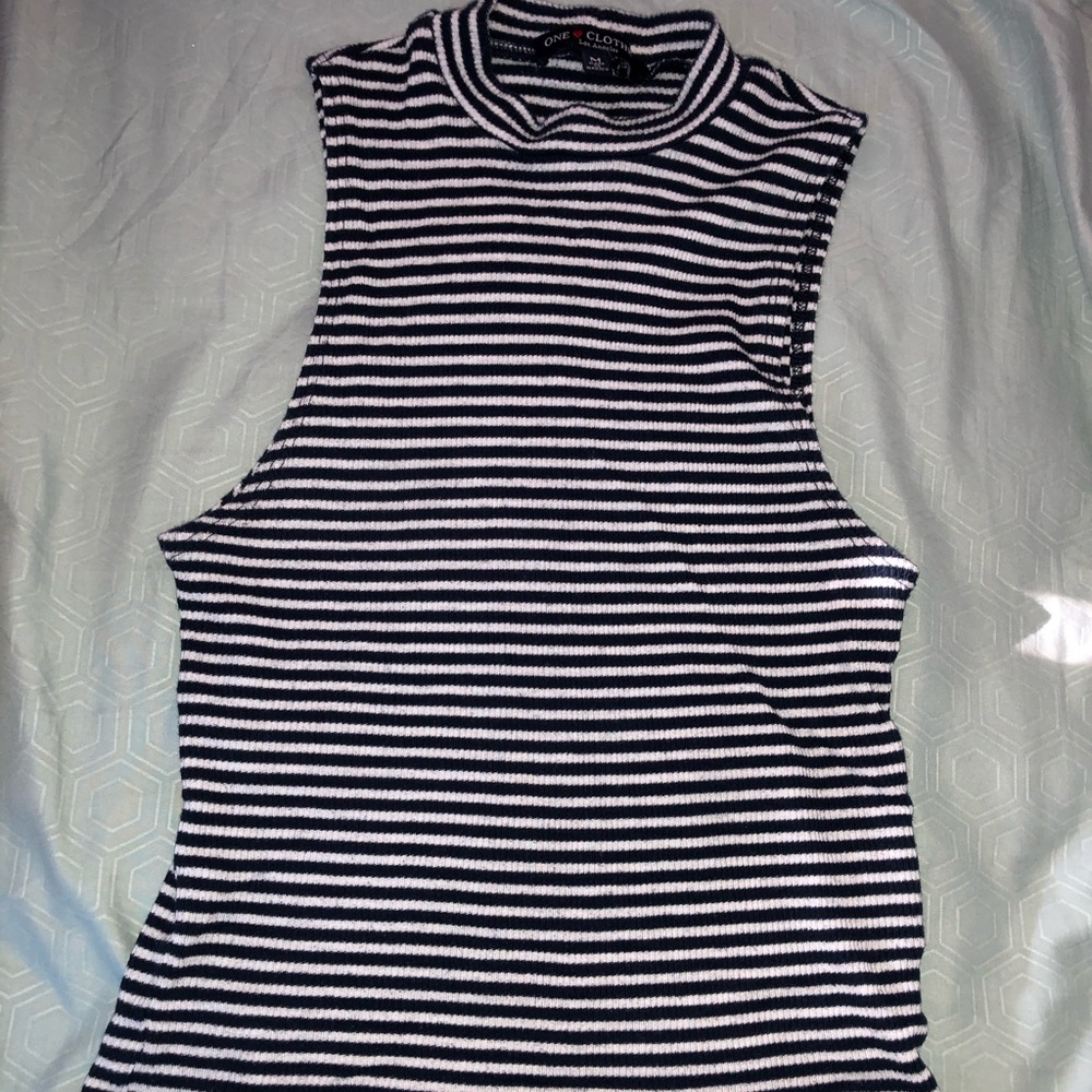 Sleeveless cute top